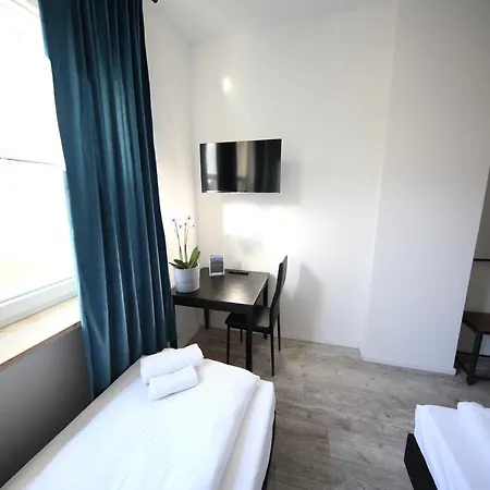 Luxomes: Zentrum Sued 3* Нюрнберг