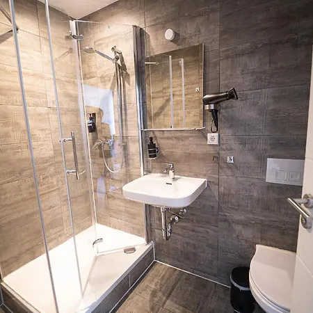 Luxomes: Zentrum Sued 3*